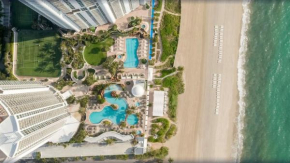 Luxurious Beach Resort Suite with Bay view Insta worthy Gym Pool